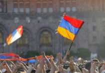 Политические страсти в Ереване отвлекли на какое-то время внимание от болезненной региональной проблемы – армяно-азербайджанского вооруженного противостояния в Карабахе
