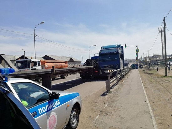 В пригороде Улан-Удэ грузовик задавил ребенка на переходе