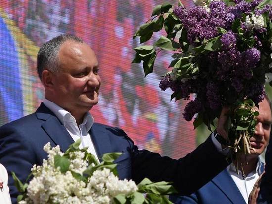 Додон поздравил граждан с наступающим Днем Победы трогательным видеороликом Додон поздравил граждан с наступающим Днем Победы трогательным видеороликом