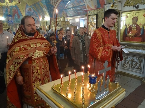 Заупокойные службы по погибшим в пожаре в Кемерово прошли в калужских храмах 