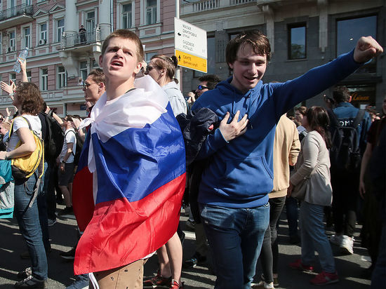 Детей тоже: в Москве задержали почти 600 протестующих Детей тоже: в Москве задержали почти 600 протестующих