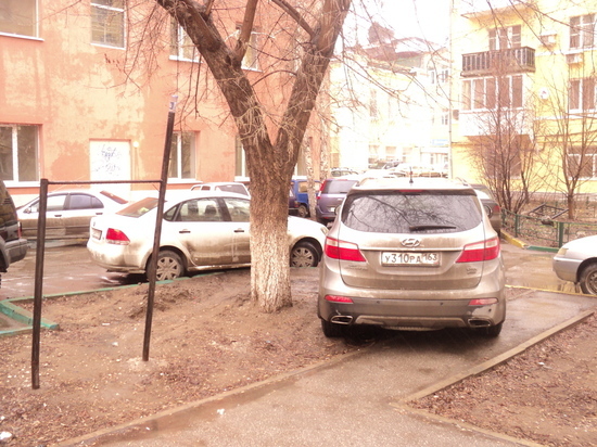 В Самаре взялись за автовладельцев, нарушающих правила парковки во дворах