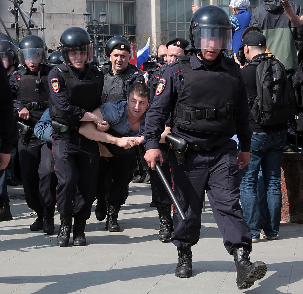 Задержания на акции Навального в Москве: эмоциональные кадры