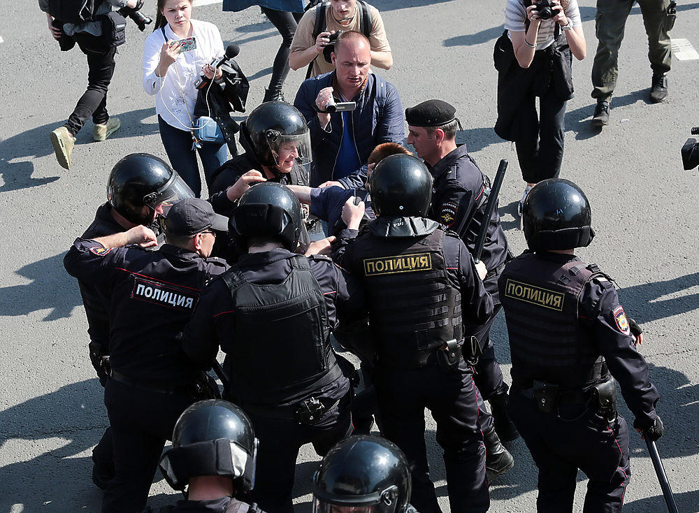 Задержания на акции Навального в Москве: эмоциональные кадры