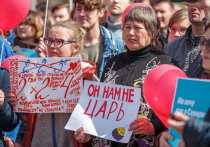 Сегодня около 500 человек, недовольных деятельностью Владимира Путина на посту президента России, вышли на согласованный митинг протеста в поселке Дербышки