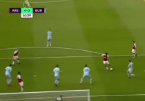 Английская Премьер-лига (АПЛ) подходит к своему концу: впереди лишь заключительный, 38-й тур. Для "Арсенала" он будет выездным, поэтому в 37-й игре сезона подопечные Арсена Венгера чествовали тренера в последней его игре на домашнем стадионе. В преддверии ухода французского специалиста "канониры" разгромили "Бернли" со счетом 5:0.