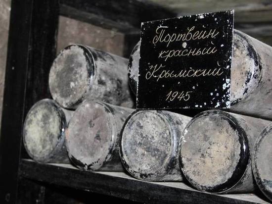 Из подвалов «Массандры» достали 300 бутылок коллекционного вина победного 1945-го Из подвалов «Массандры» достали 300 бутылок коллекционного вина победного 1945-го