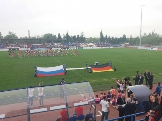 Губернатор посетил игру юношеских сборных России и Германии в Волгограде