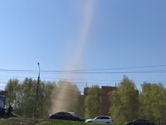 В Тольятти сняли на видео пылевой вихрь