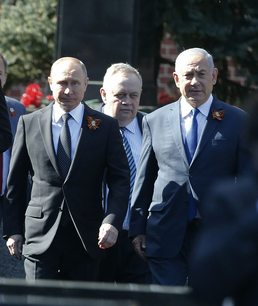 Путин и высокие гости на Красной площади: яркие кадры парада Победы