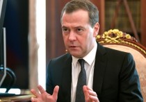 Дмитрий Медведев решил обсудить реализацию нового "майского указа" Владимира Путина, не дожидаясь формирования правительства