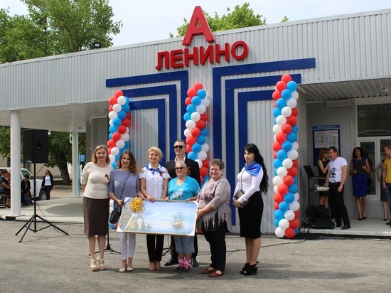 В крымском поселке вместо «ларька» открыли новенькую автостанцию В крымском поселке вместо «ларька» открыли новенькую автостанцию