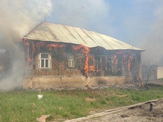 В Вешкаймском районе горели жилой дом, сарай и конюшня  