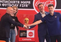 Главный трофей футбольного чемпионата мира выставлен на всеобщее обозрение на одной из самых больших пешеходных площадей в Европе – площади Куйбышева в Самаре