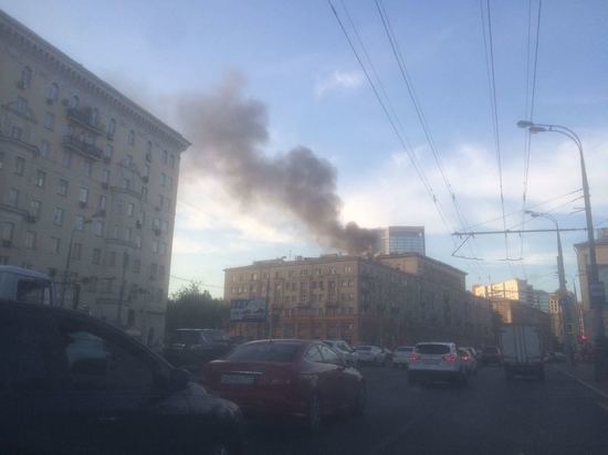 Пожар вспыхнул в доме на Беговой улице в Москве