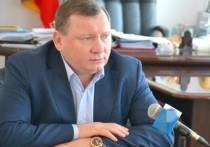Глава администрации Азовского района Валерий Бевзюк за год заработал более 1,5 миллиона рублей