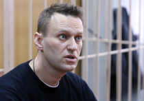Оппозиционер Алексей Навальный приговорен к аресту в 30 суток за повторное нарушение установленного порядка организации и проведения публичной акции