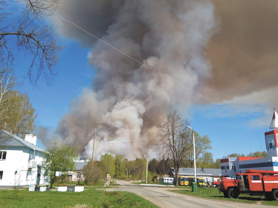На место прибыла пожарная авиация