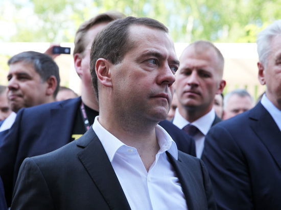 Медведев рассказал о беспилотном будущем: страшно на улицу выйти Медведев рассказал о беспилотном будущем: страшно на улицу выйти