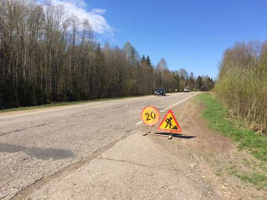 Два работника дорожно-ремонтных служб пострадали в разных местах Архангельской области с разницей в пару с половиной часов
