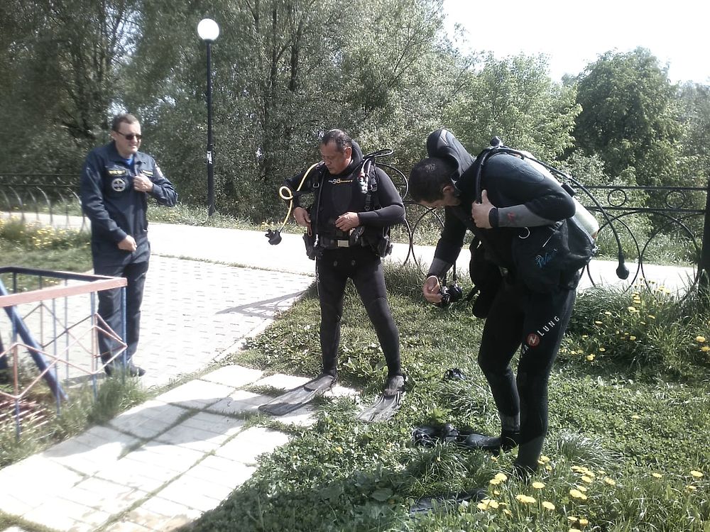 Спасатели спустились на дно ногинского пруда в Серпухове