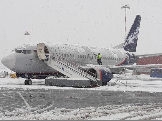 Снегопад спровоцировал задержки в мурманском аэропорту 