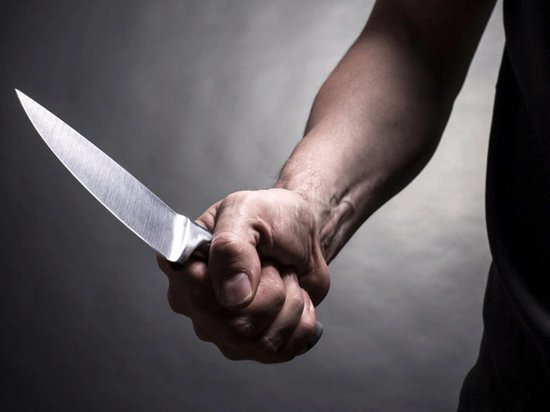 Оренбуржец, обвиняемый в изнасиловании, ударил полицейского ножом в грудь