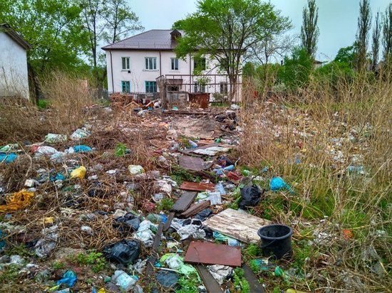 Приморский город превращается в мусорную свалку 