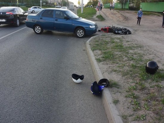«Бесправный» мотоциклист пострадал в ДТП в Чебоксарах