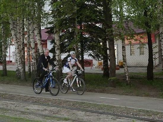 Губернатор Ульяновской области Сергей Морозов приехал на работу на велосипеде 