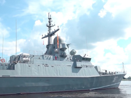 Военные обнародовали видео испытаний ракетного корабля "Ураган", оснащенного «Панцирем»