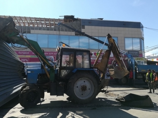 В результате непогоды в Свердловской области повреждены ТЦ, школа и дворец культуры