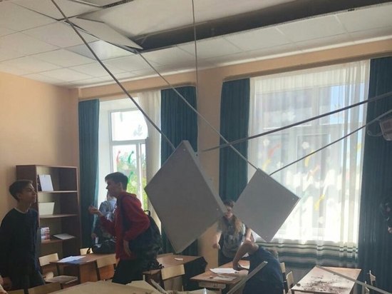 Смету урезали: выяснилась причина обрушения потолка в Ступинской школе