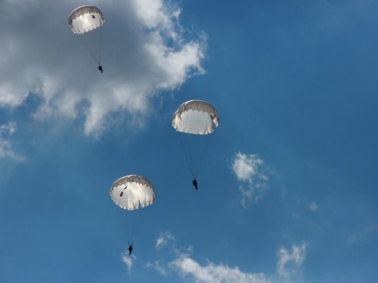 В СУ СКР по РТ изучат видео смертельного прыжка парашютистов