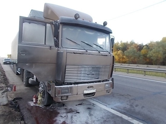 На трассе "Крым" загорелся грузовик