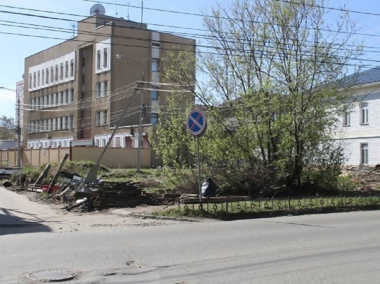 Архангельский бизнесмен, не удосужившийся ничего выстроить, вынужден привести в порядок арендованный участок в центре города