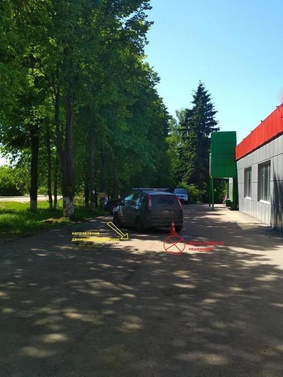 Пешеходов сбили на парковке сетевого магазина в Малоярославце 