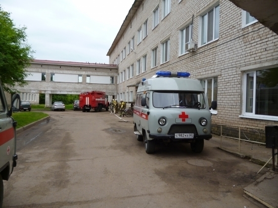 Пожарные потушили условный пожар в Гдовской больнице