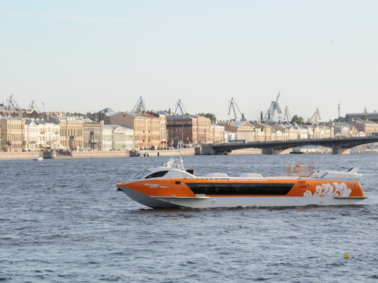 Созданное нижегородцами судно на подводных крыльях представили в Санкт-Петербурге