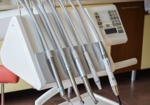 Петербургский стоматолог, обвиняемая в том, что лишила клиентку 22 здоровых зубов, по новым данным, проворачивала подобное неоднократно