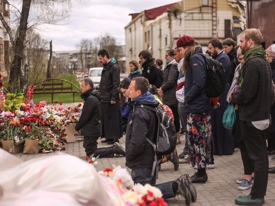Интернациональная делегация французского монашеского ордена побывала в Кемерове на месте трагедии «Зимней вишни»