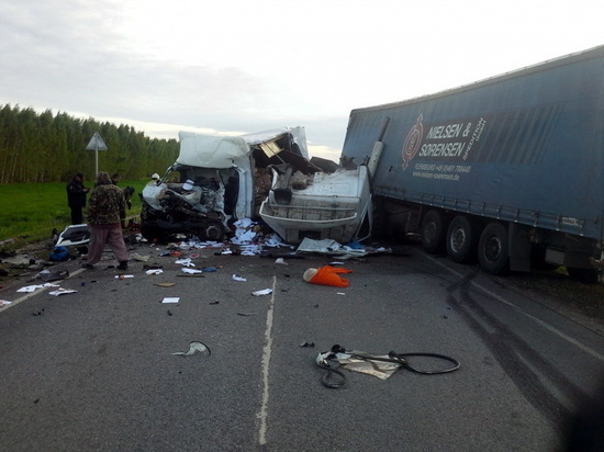 При столкновении грузовиков в Алексеевском районе погиб один из водителей