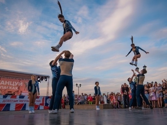 В Казани на Кремлевской набережной стартуют бесплатные уроки акробатического рок-н-ролла и буги-вуги