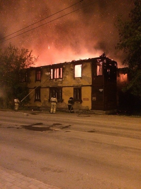 В Оренбурге сгорел расселенный дом 