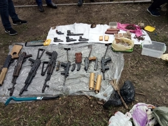 В Самарской области сотрудники ФСБ нашли схрон с оружием, принадлежащим преступной группировке 