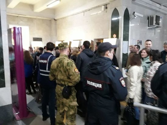 В преддверии ЧМ-2018 казанцы устроили в метро столпотворение