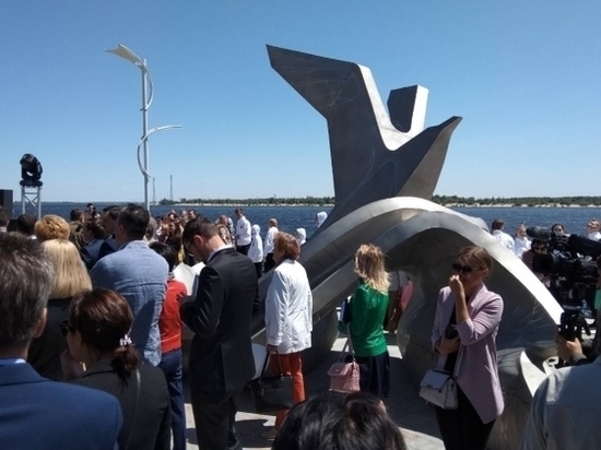 Андрей Бочаров и Дмитрий Кобылкин открыли новую часть набережной Волгограда