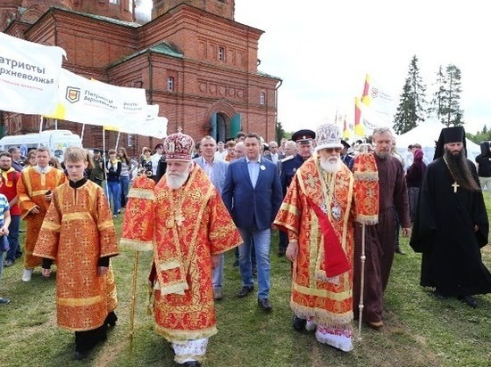 Митрополит Виктор обратился к участникам и организаторам XX Волжского крестного хода