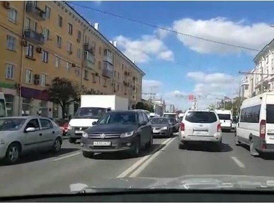 Авария с пострадавшими собрала полукилометровую пробку на проспекте Ленина
