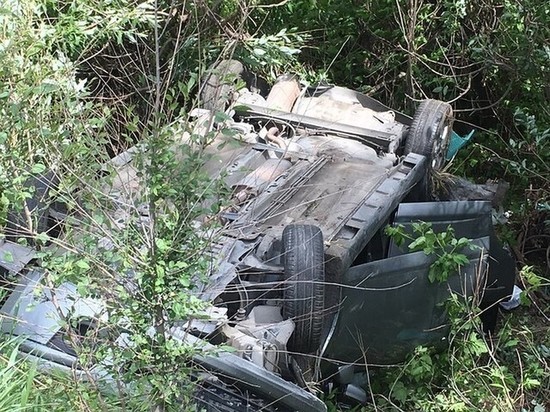 В Самарской области фура врезалась в иномарку, три человека пострадали 